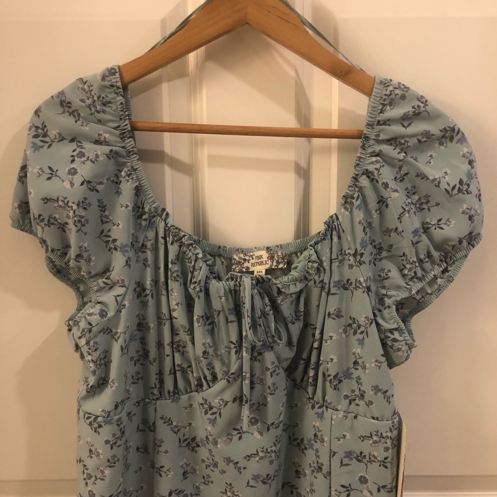 Pink Republic Blue Floral Dress with puff cup sleeves and sweetheart neckline - Picture 5 of 11